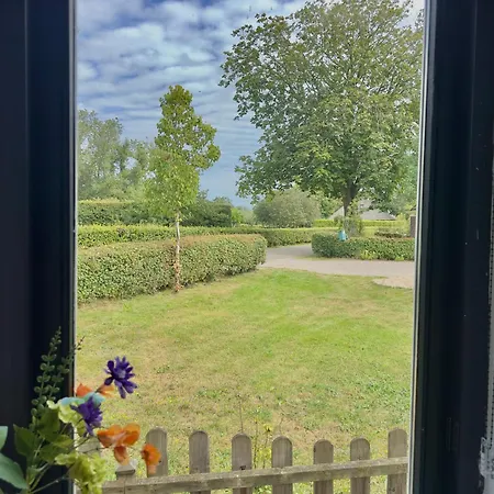 Holiday home 't Hofje Nabij Dorpscentrum En