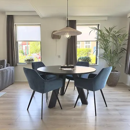 't Hofje Nabij Dorpscentrum En Holiday home Castricum
